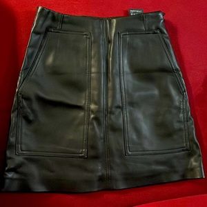 This is a leather skirt from h&m. Size- XS (EUR-34P, UK-6P & CN- 150/64A)